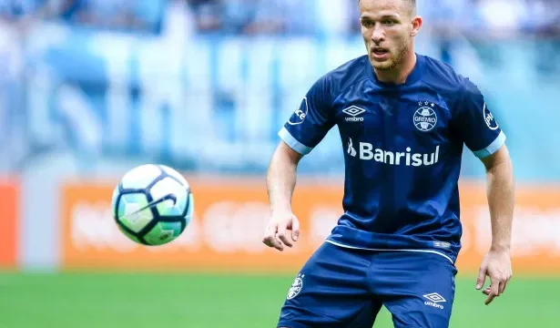 palmeiras-entra-na-briga-para-contratar-o-volante-arthur,-ex-gremio