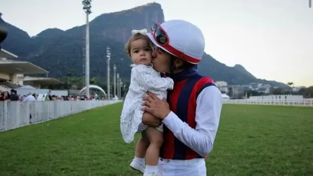joquei-morre-dias-apos-queda-em-pareo-do-jockey-club,-no-rio