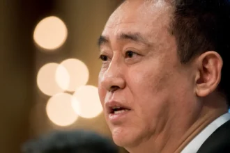na-china,-tribunal-condena-fundador-da-evergrande-a-prisao-perpetua-por-fraude