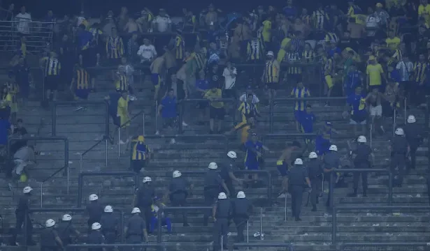 cenas-lamentaveis:-torcidas-e-jogadores-protagonizam-brigas-na-libertadores-e-sul-americana