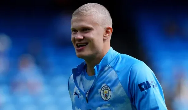 haaland-surpreende-e-abandona-cabelos-longos-antes-de-estreia-do-city-na-premier-league