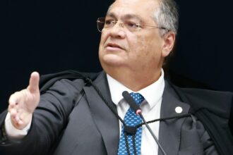 dino-anula-emendas-indicadas-por-dirigentes-partidarios-sem-mandato