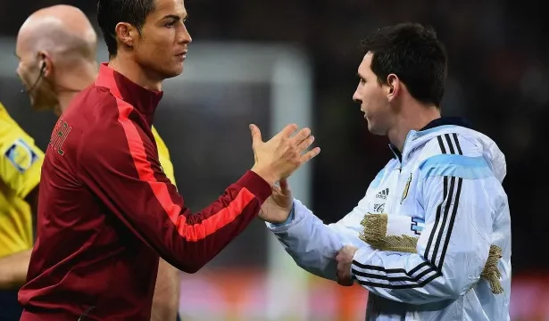 como-esta-busca-de-cristiano-ronaldo-e-messi-por-marca-historica-do-milesimo-gol