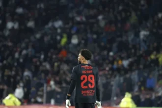 vozinha-estreia-no-colo-colo-com-vitoria-e-celebra-retorno-aos-gramados