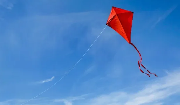 piloto-de-paramotor-morre-apos-linha-de-pipa-atingir-equipamento-e-provocar-queda-em-itanhaem