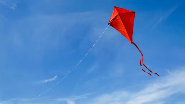 piloto-de-paramotor-morre-apos-linha-de-pipa-atingir-equipamento-e-provocar-queda-em-itanhaem