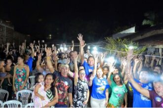 dra.-janete-diamantino-reune-centenas-de-liderancas-da-saude-em-palmas-e-amplia-articulacao-em-apoio-a-junior-diamantino