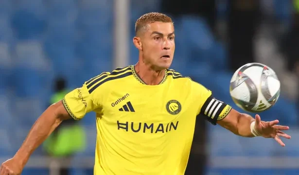 chateado?-cr7-rebate-criticas-e-lidera-festa-na-vitoria-do-al-nassr