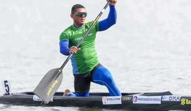 isaquias-queiroz-conquista-o-ouro-no-c1-500m-no-mundial-de-canoagem