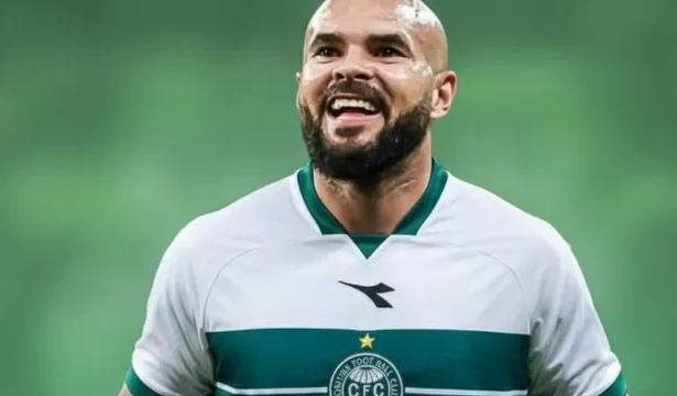 coritiba-vira-no-fim-com-lei-do-ex,-vence-e-afunda-remo-em-jogaco-de-5-gols