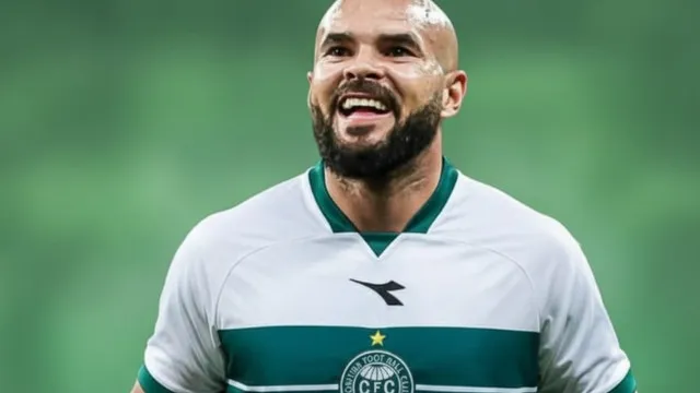 coritiba-vira-no-fim-com-lei-do-ex,-vence-e-afunda-remo-em-jogaco-de-5-gols