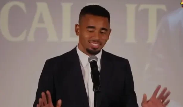 gabriel-jesus-solta-palavrao-em-plena-apresentacao-no-barcelona