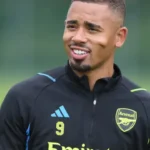 hansi-flick-elogia-gabriel-jesus-e-atacante-pode-estrear-pelo-barcelona