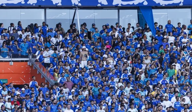cruzeiro-embala-apos-perder-penalti,-ganha-do-athletico-e-encosta-no-g4