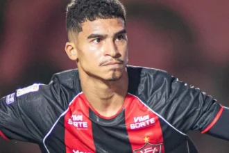 vitoria-resolve-pelo-alto,-respira-na-luta-contra-o-z4-e-afunda-o-gremio