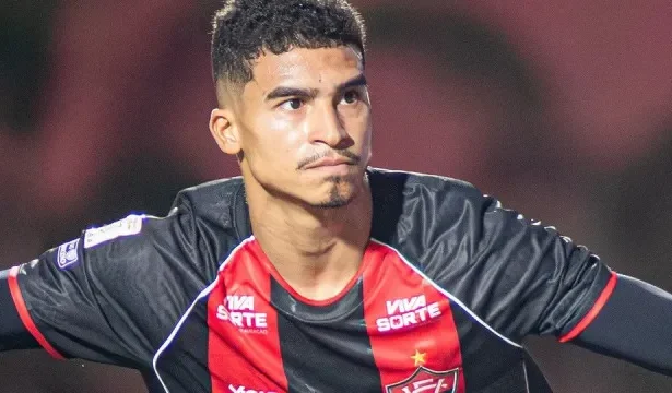 vitoria-resolve-pelo-alto,-respira-na-luta-contra-o-z4-e-afunda-o-gremio