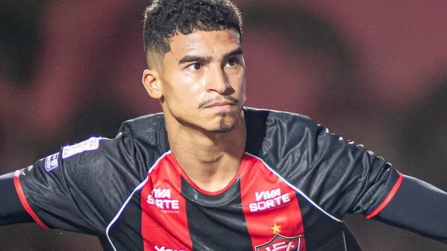 vitoria-resolve-pelo-alto,-respira-na-luta-contra-o-z4-e-afunda-o-gremio