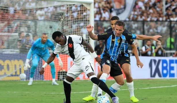 ameacados-pelo-rebaixamento,-gremio-e-vasco-fazem-confronto-direto-pelo-brasileirao