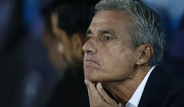 gremio-demite-o-tecnico-portugues-luis-castro