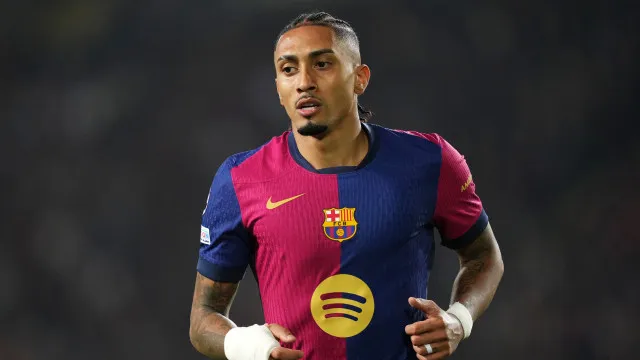 raphinha-retoma-boa-fase-no-barcelona-antes-de-voltar-a-selecao