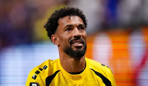 vozinha-tem-contrato-curto-no-colo-colo-e-falha-depois-de-recepcao-estelar