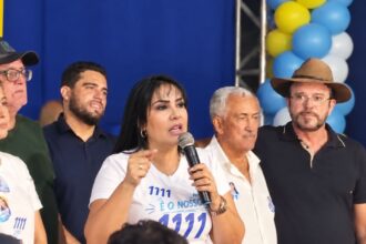 da-politica-a-baixaria:-deputada-janad-ataca-prefeito-mayck-camara-durante-discurso-publico-em-xambioa,-o-chama-de-“corrupto”,-“bandido”-e-“moleque”,-e-declaracoes-podem-desencadear-reacao-judicial