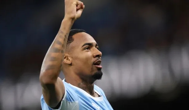 ex-palmeiras,-allan-estreia-com-gol-e-assistencia-em-goleada-do-city