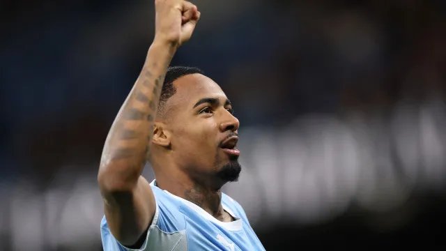 ex-palmeiras,-allan-estreia-com-gol-e-assistencia-em-goleada-do-city