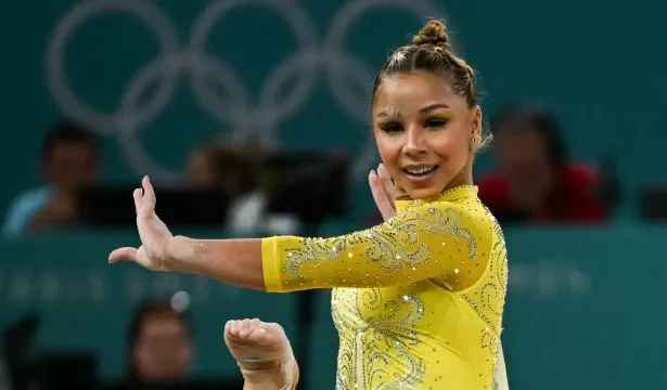 flavia-saraiva-e-ouro-nas-barras-assimetricas-em-etapa-da-copa-do-mundo