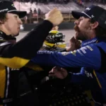 pilotos-da-nascar-trocam-socos-apos-acidente-durante-corrida