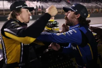 pilotos-da-nascar-trocam-socos-apos-acidente-durante-corrida