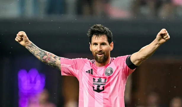 messi-faz-o-930o-gol-e-reduz-distancia-para-cristiano-ronaldo