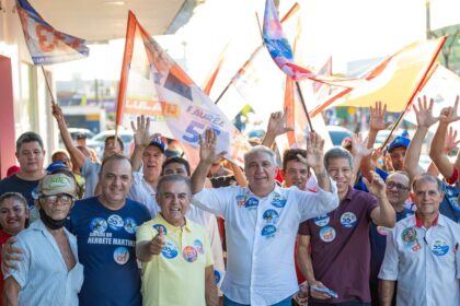 na-reta-final-da-campanha,-laurez-faz-caminhada-no-aureny-iii-e-firma-compromisso-com-politicas-publicas-para-criancas-e-adolescentes