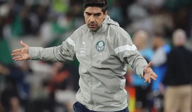 abel-e-empurrado-do-palmeiras-para-o-sporting:-“pago-e-levo-o-algemado”