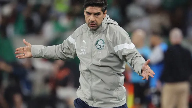 abel-e-empurrado-do-palmeiras-para-o-sporting:-“pago-e-levo-o-algemado”