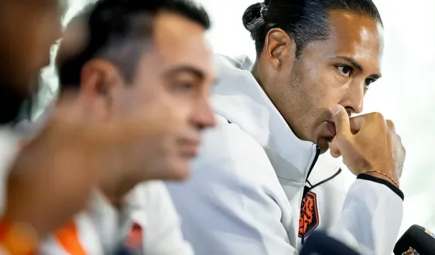van-dijk-rebate-criticas-apos-copa-e-nega-ter-mudado-esquema-da-holanda