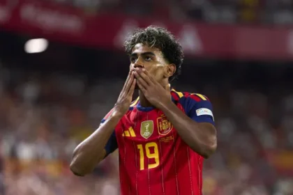 espanha-goleia-croacia-por-4-a-1;-inglaterra-vence-a-primeira