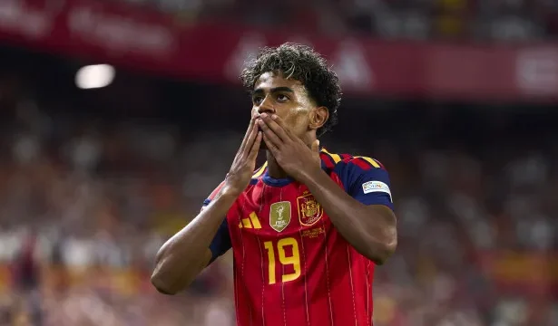 espanha-goleia-croacia-por-4-a-1;-inglaterra-vence-a-primeira