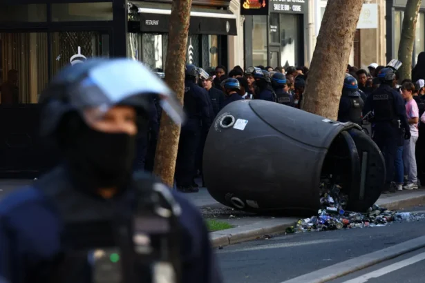 jovem-de-15-anos-perde-a-mao-em-explosao-durante-protestos-em-franca