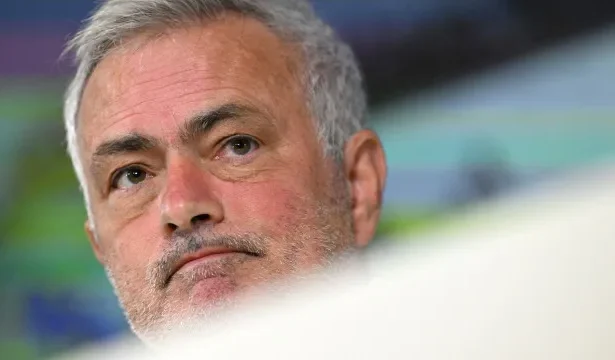 mourinho-se-irrita-com-imprensa-e-sai-em-defesa-de-mbappe:-“ridiculo”
