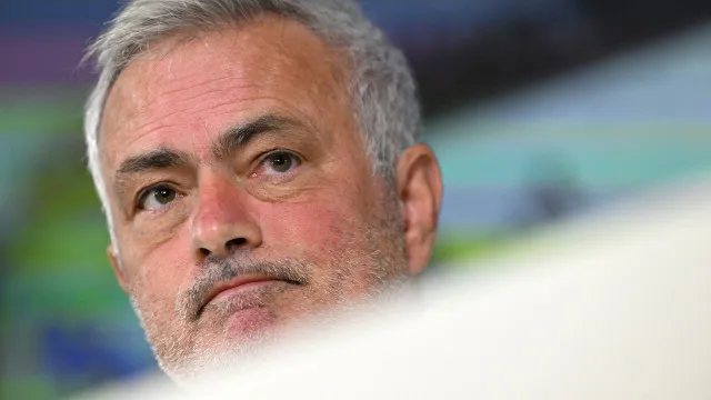 mourinho-se-irrita-com-imprensa-e-sai-em-defesa-de-mbappe:-“ridiculo”