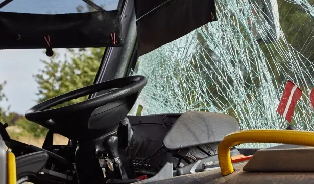 acidente-entre-caminhao-e-carros-deixa-5-mortos-e-9-feridos-em-rodovia-no-rj