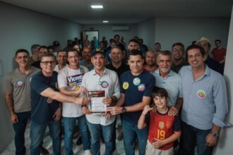 vicentinho-junior-recebe-apoio-de-bombeiros-militares-e-assume-compromisso-com-fortalecimento-da-corporacao