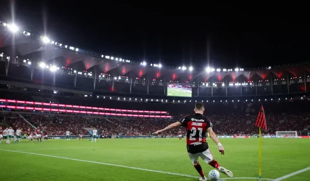 flamengo-defende-topo-contra-rival-fluminense-em-duelo-quente-no-maracana-antes-da-libertadores