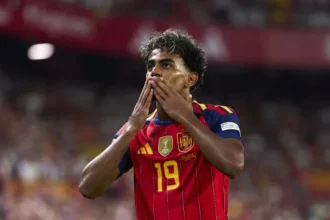 barcelona-goleia-o-galatasaray,-e-atletico-de-madrid-vence-o-manchester-united