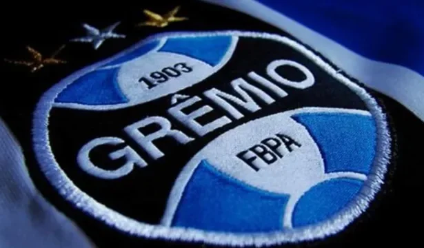 gremio-suspende-torcedor-acusado-de-fazer-gestos-racistas-no-gre-nal
