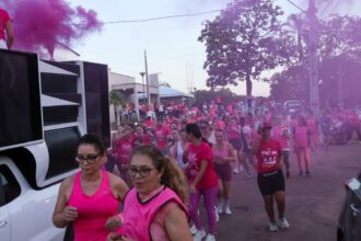 em-palmas,-corrida-outubro-em-passos-reune-comunidade-e-reforca-prevencao-ao-cancer-de-mama-e-do-colo-do-utero