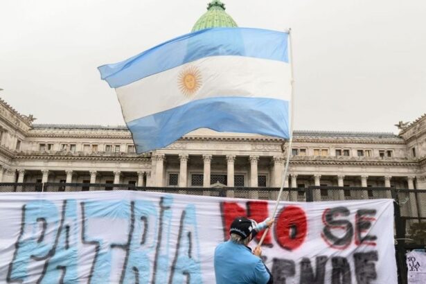 milei-lanca-plano-para-demitir-21-mil-servidores-na-argentina