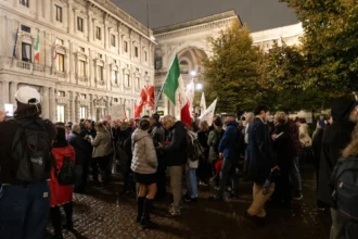 viajando-pela-europa?-veja-dicas-para-evitar-areas-de-protesto-e-como-buscar-ajuda