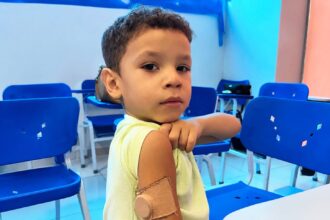 em-palmas,-novos-pacientes-sao-contemplados-com-sensores-de-glicose-que-facilitam-rotina-e-permitem-acompanhamento-mais-detalhado